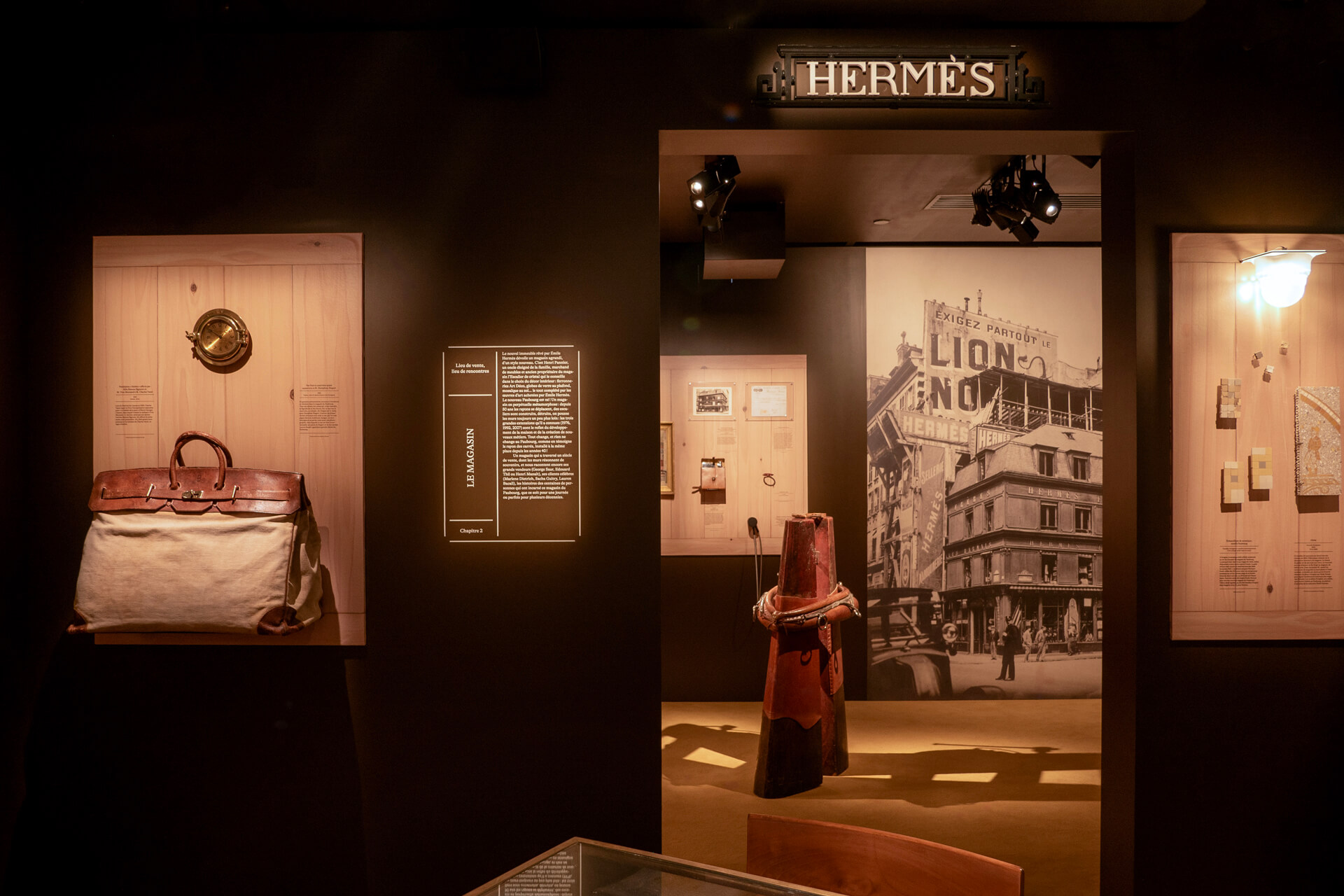 Hermes_Faubourg_exposition_signaletique_Studio_Plastac_3